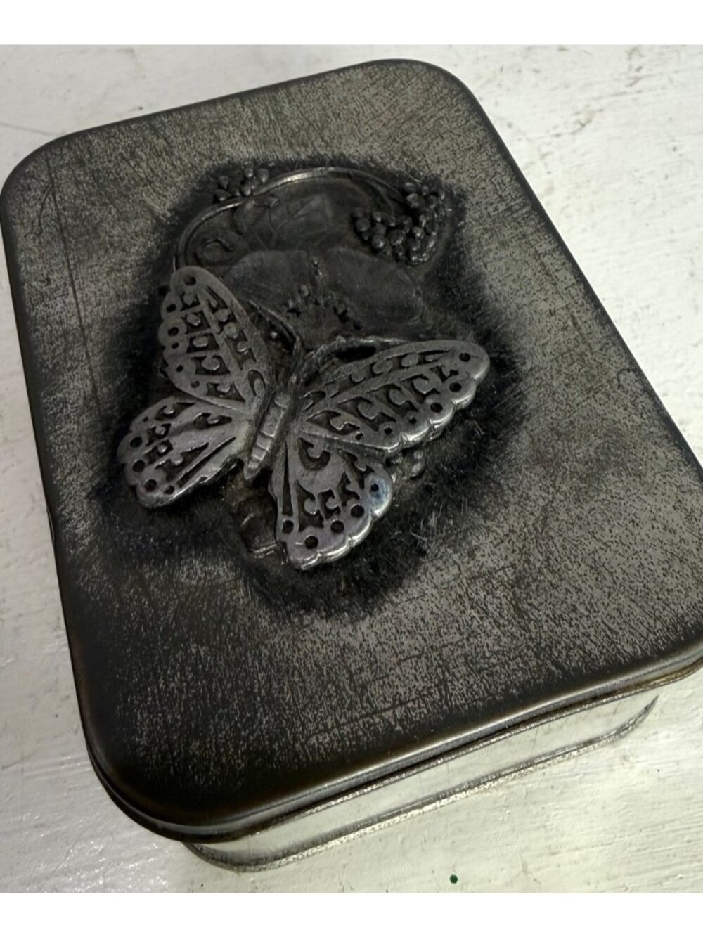 Vintage Butterfly Embossed Pewter Trinket Box Patina By Metzke Inc. 4.5" X 3" - Picture 7 of 9